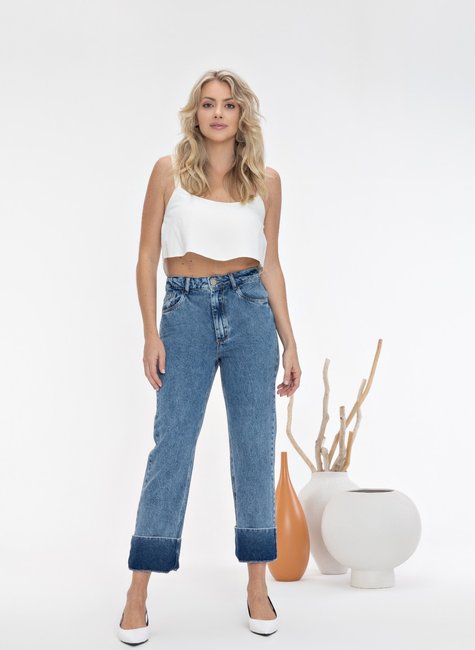 Calça Jeans Reta Feminina com Barra Alongada Dobrável