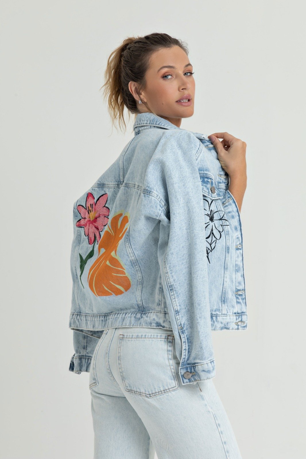 Jaqueta Over Jeans Feminina de Flores | La Tay