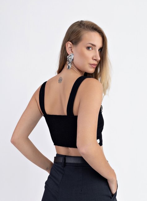 Top Preto com Bordados de Pedras e Decote Quadrado - Elegância e